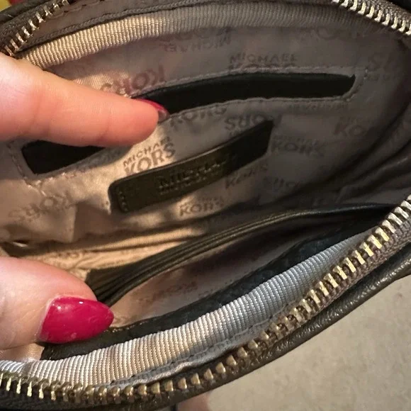 Authentic‎ Michael Kors Green Leather Small Crossbody Bag Purse Wallet - Picture 3 of 4